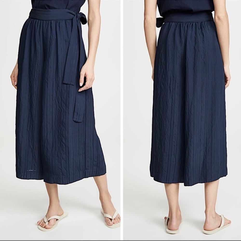 Vince Wide Leg Side Tie Culottes in Hematite 
Wide leg pant size 6